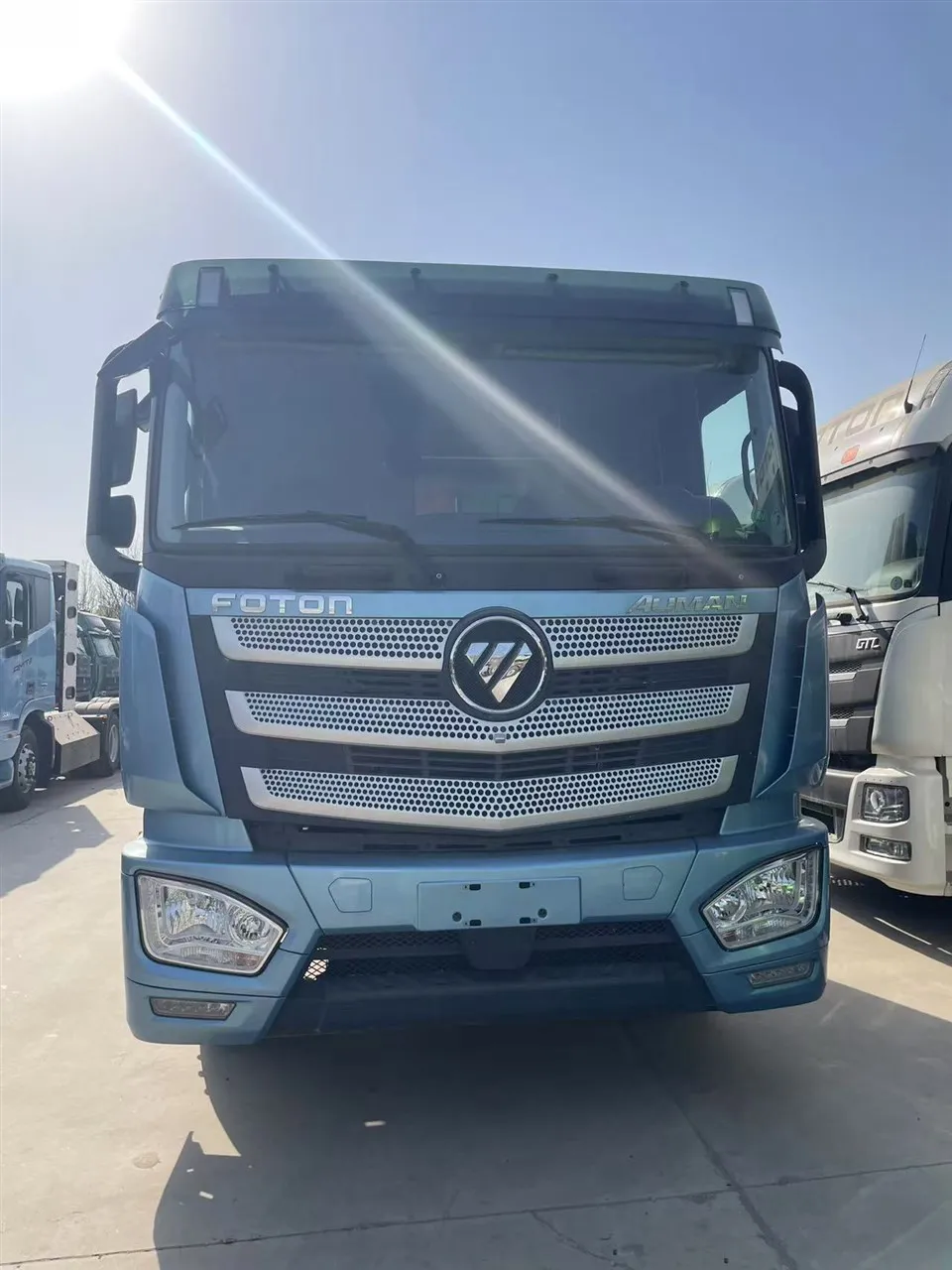 आउमन ट्रैक्टर